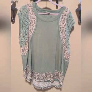 POL Oversized Lace Accent Top - Green and Cream - New W/O Tags